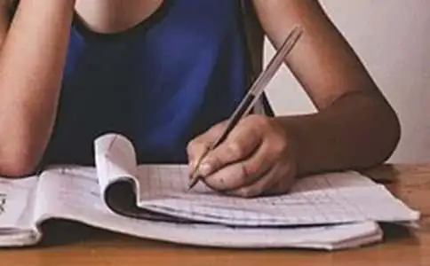 如何在篮球冬令营中加强体能训练?_0